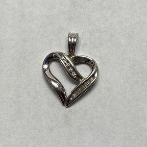 White gold heart pendent